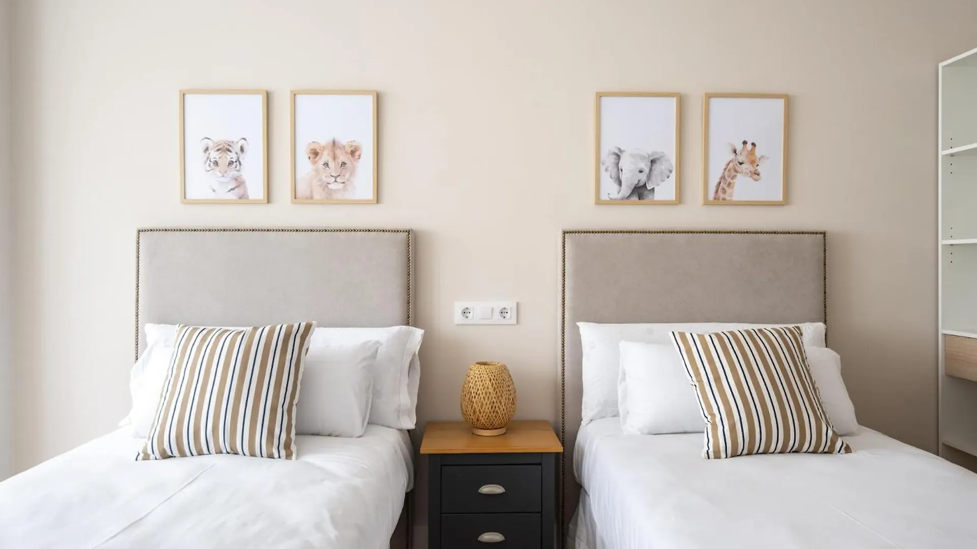 Elegante Apartamento En El Centro. Nuevo! Santander 0*,  Spain